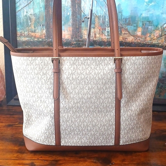 ✈️BRAND NEW!! Michael Kors Logo Jetset Brown and Cream XXl Tote Bag DUFFLE - Picture 5 of 12